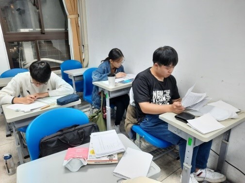 12/15 帶著朋友一同到此念書更有動力圖片
