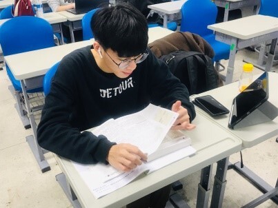12/17 即使身兼數職依舊準時報到到此念書圖片