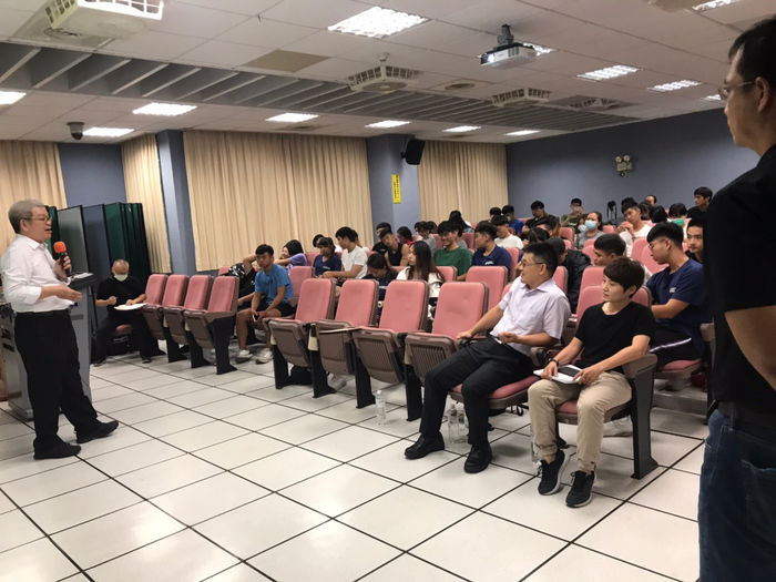 胡理事長與學生問答互動圖片