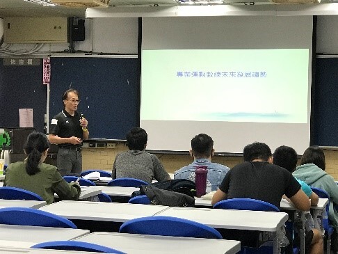 講師與學生問答互動圖片