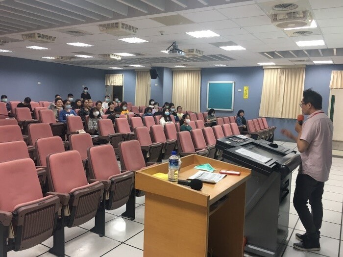 10/13學員專心聽講1圖片