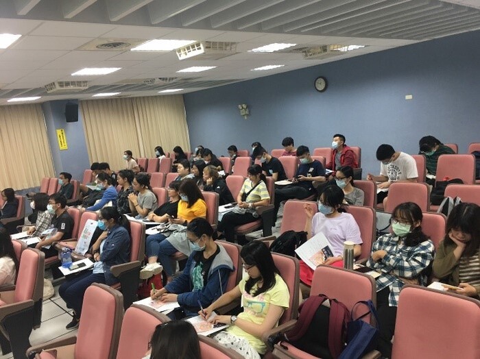 10/13學員專心聽講2圖片
