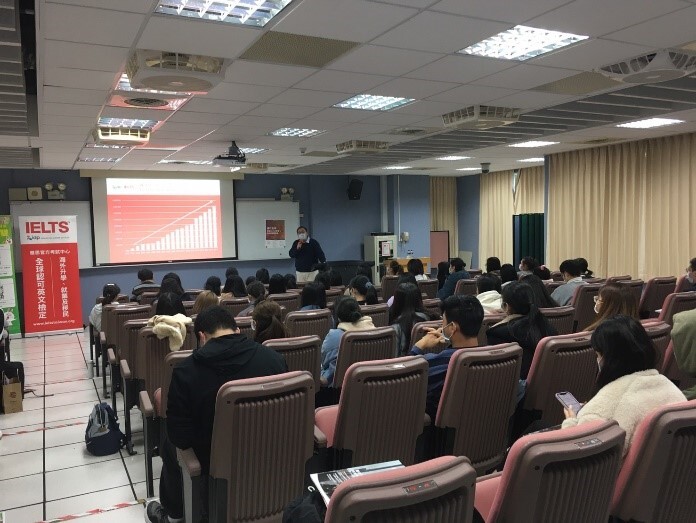 12/22學員專心聽講圖片