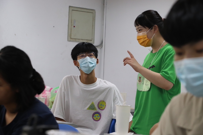 隊輔與學員認識互動中圖片
